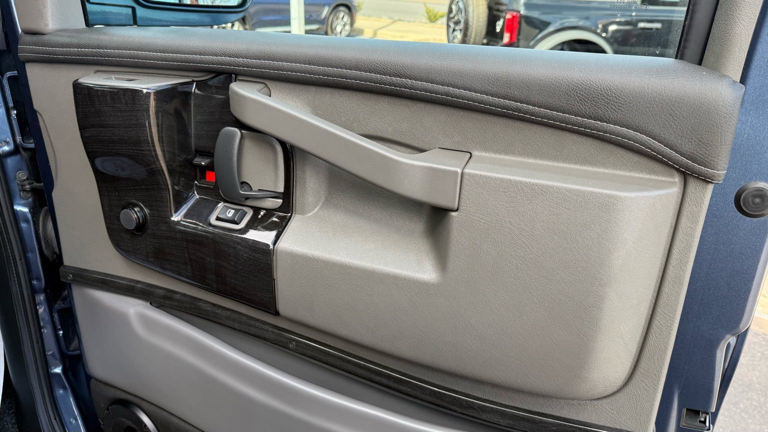 Used 2023 Chevrolet Express 2500 image 10