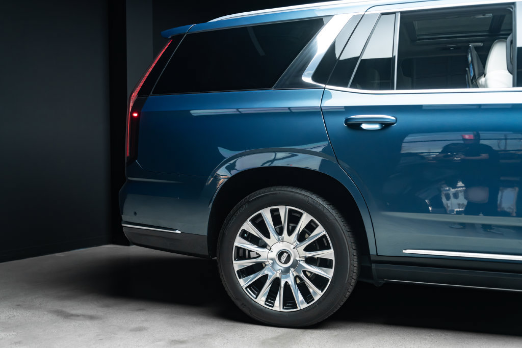 Used 2025 Cadillac Escalade Premium Luxury Platinum AWD/4WD image 11
