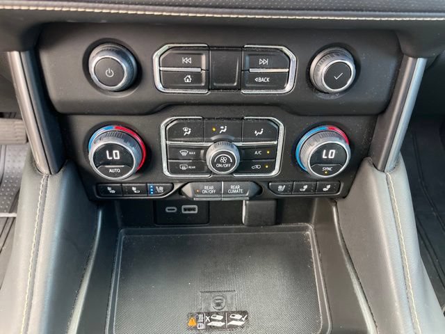 Used 2023 Chevrolet Suburban Premier w/ Premium Package 2 RWD image 29