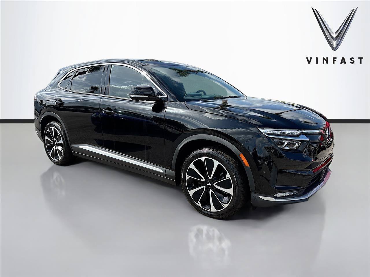 New 2025 VinFast VF 8 Plus AWD/4WD image 1