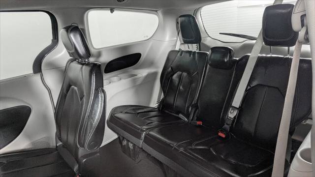 Used 2023 Chrysler Pacifica Touring-L FWD image 18
