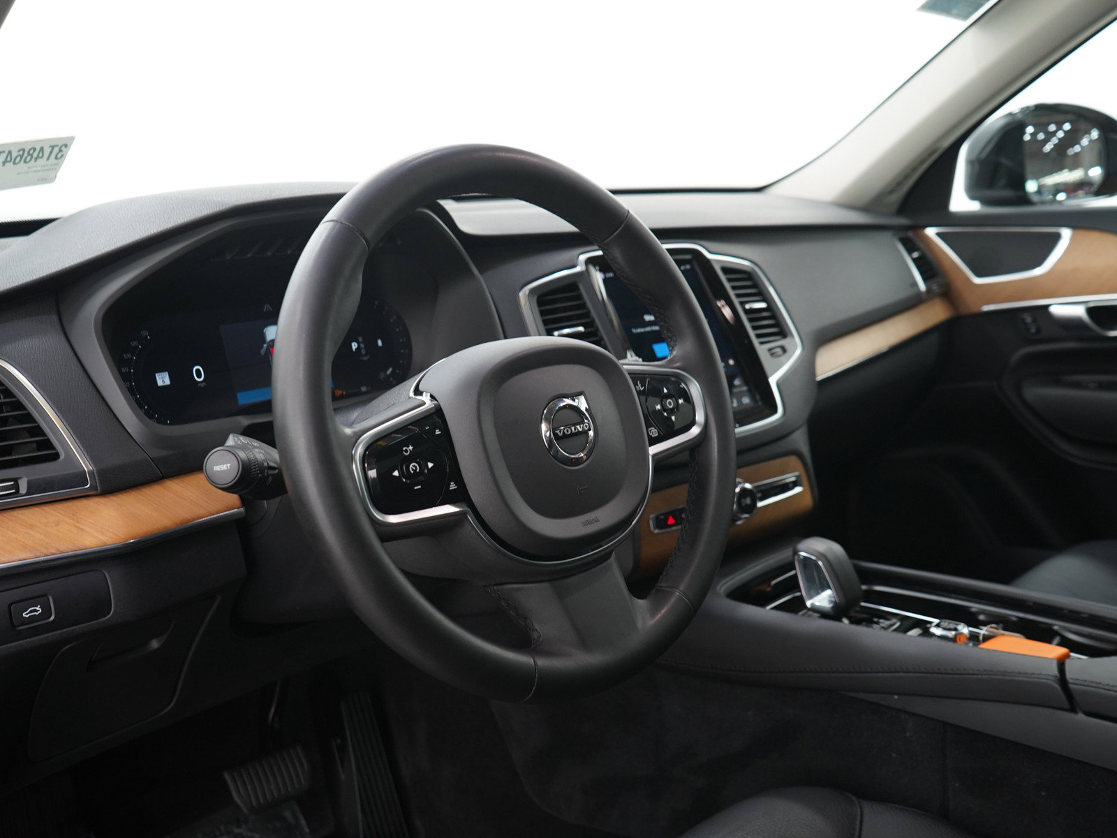Used 2024 Volvo XC90 B6 Core w/ Protection Package Premier AWD/4WD image 29