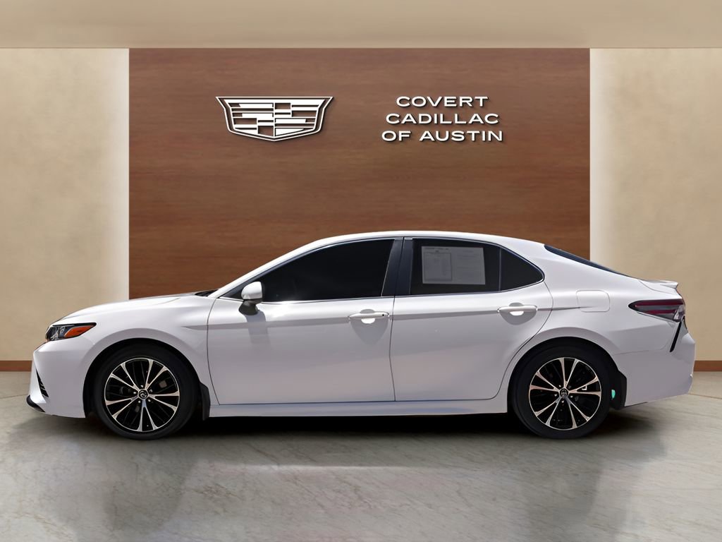 Used 2018 Toyota Camry SE FWD image 2