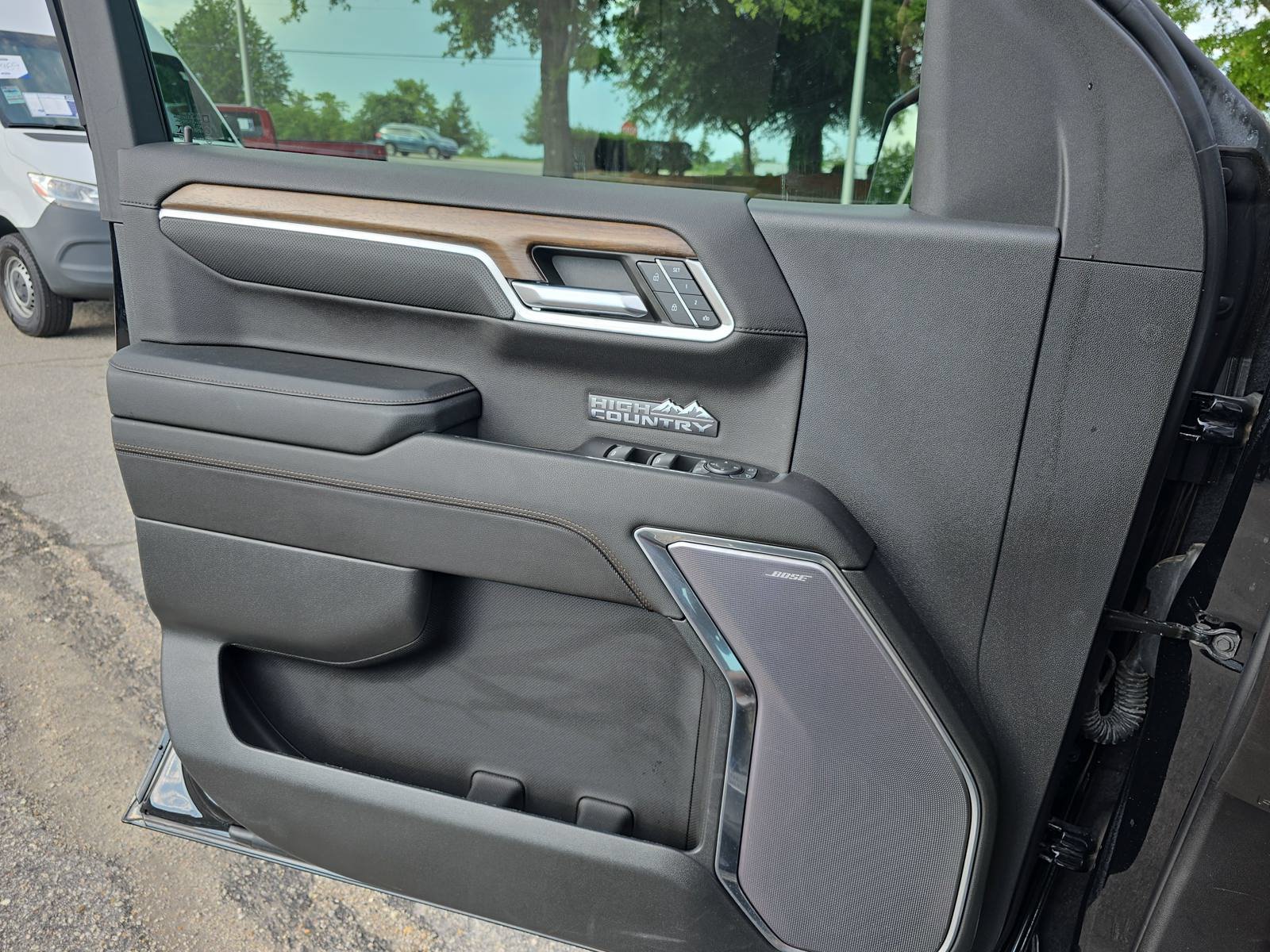 Used 2023 Chevrolet Silverado 1500 High Country w/ High Country Premium Package AWD/4WD image 26