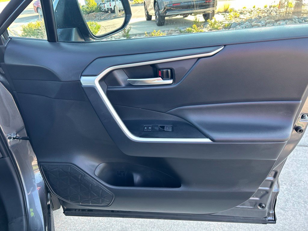 Used 2025 Toyota RAV4 XLE AWD/4WD image 31