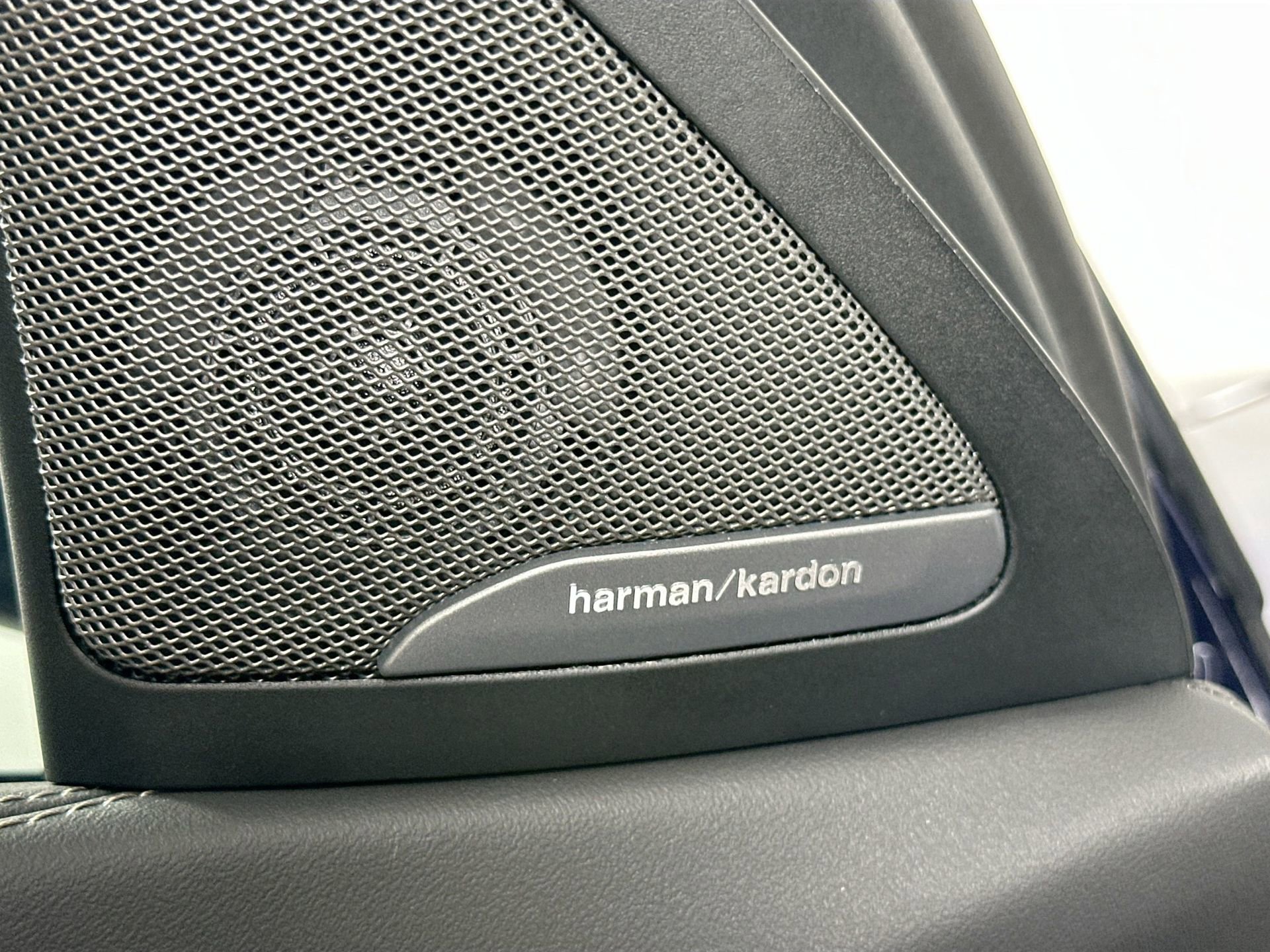 New 2026 BMW X6 M60i image 18