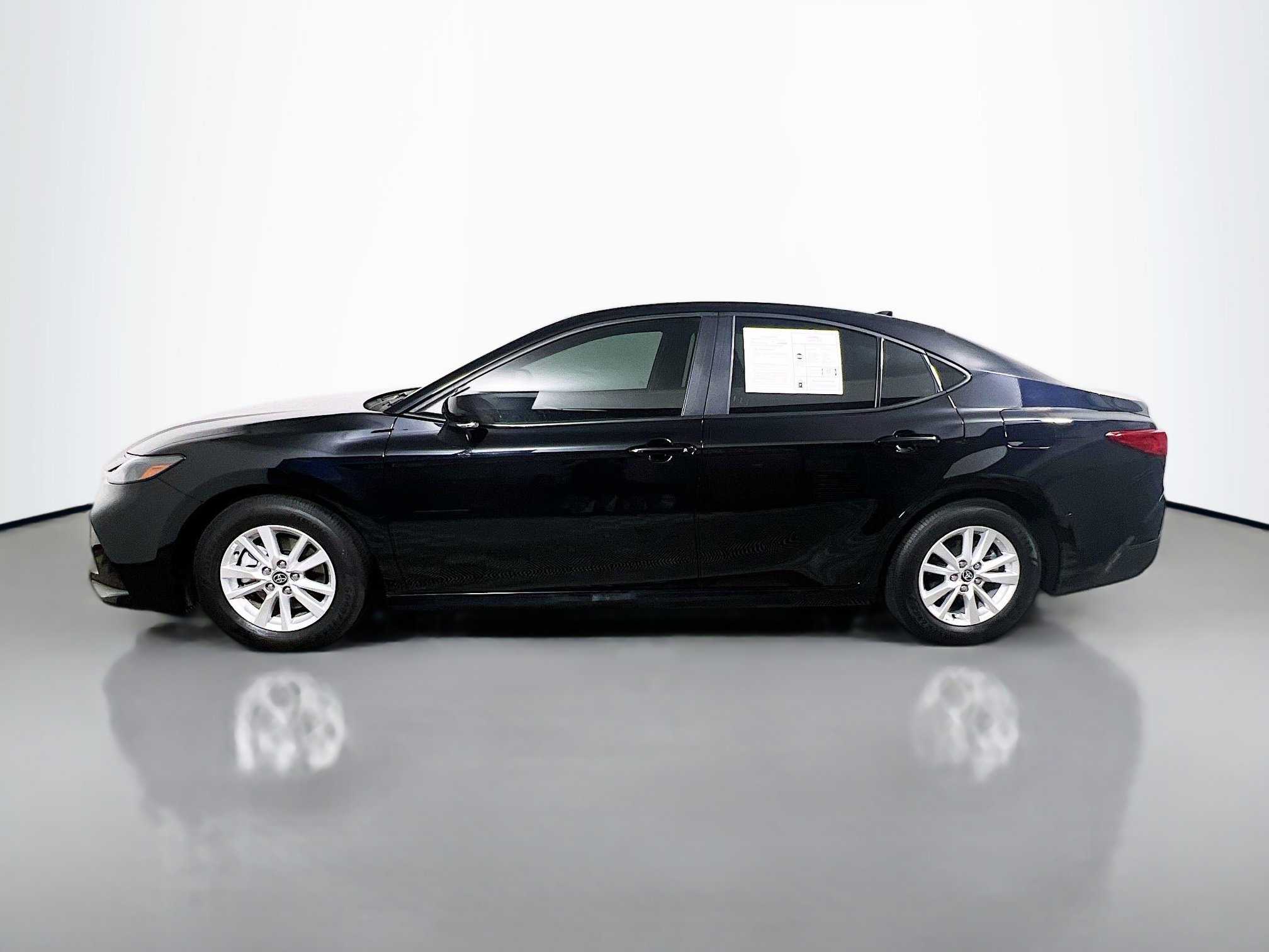 Used 2025 Toyota Camry LE w/ Convenience Package image 9