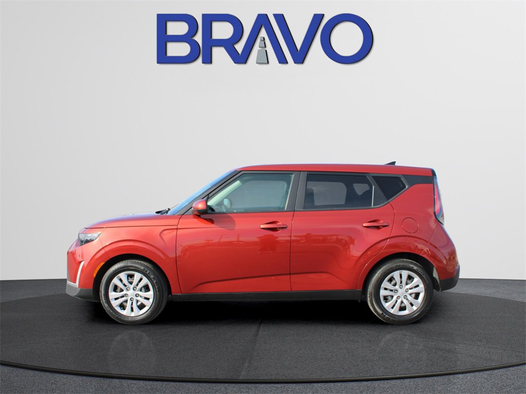 Used 2023 Kia Soul LX image 8