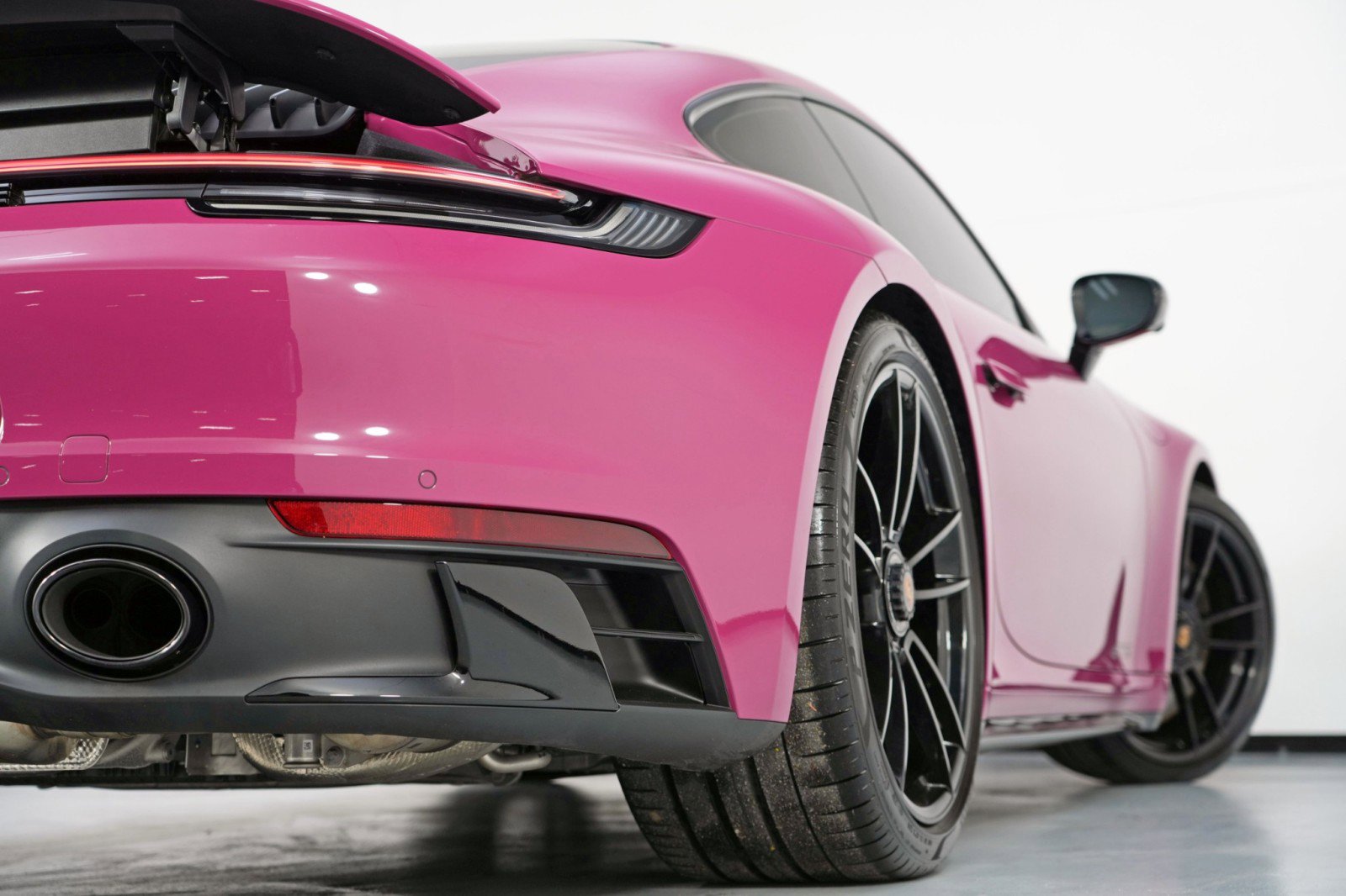 Used 2024 Porsche 911 Carrera GTS w/ Premium Package image 55