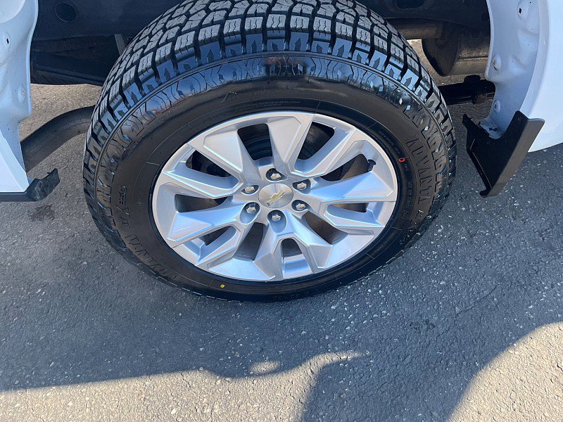 Used 2020 Chevrolet Silverado 1500 Custom w/ Custom Value Package AWD/4WD image 13