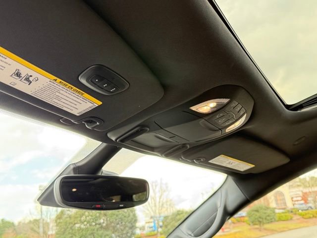 Used 2025 Chrysler Pacifica Limited image 27