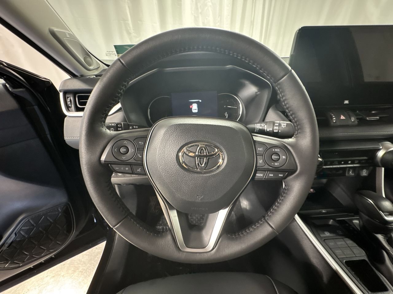 Used 2025 Toyota RAV4 XLE Premium image 22