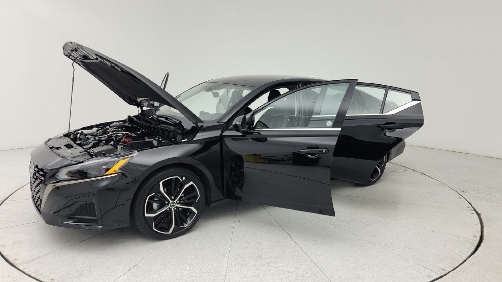 Used 2025 Nissan Altima 2.5 SR FWD image 10