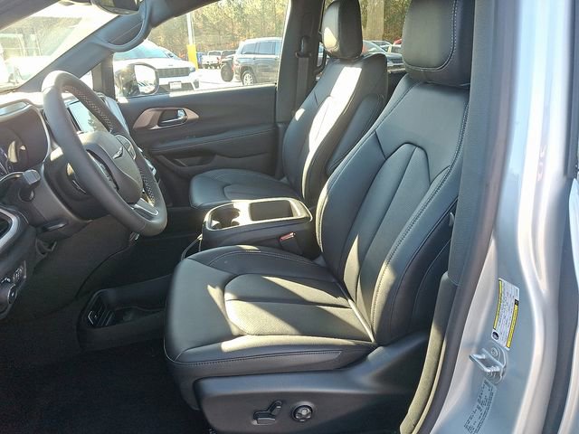 New 2026 Chrysler Pacifica Select FWD image 10