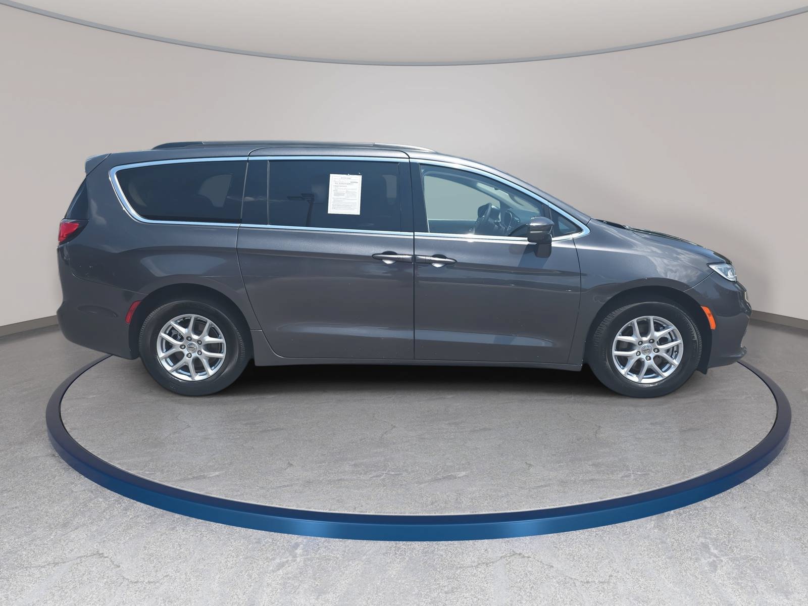 Used 2022 Chrysler Pacifica Touring-L FWD image 4