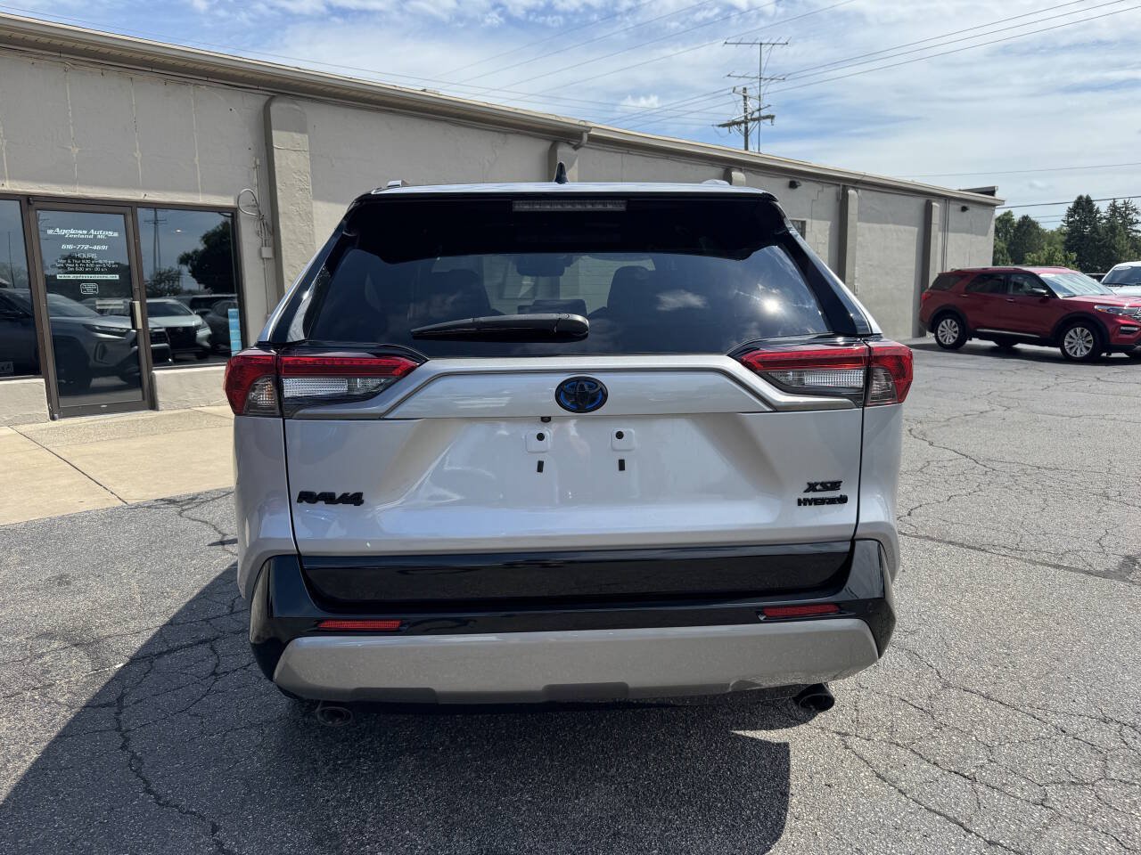 Used 2023 Toyota RAV4 XSE AWD/4WD image 4