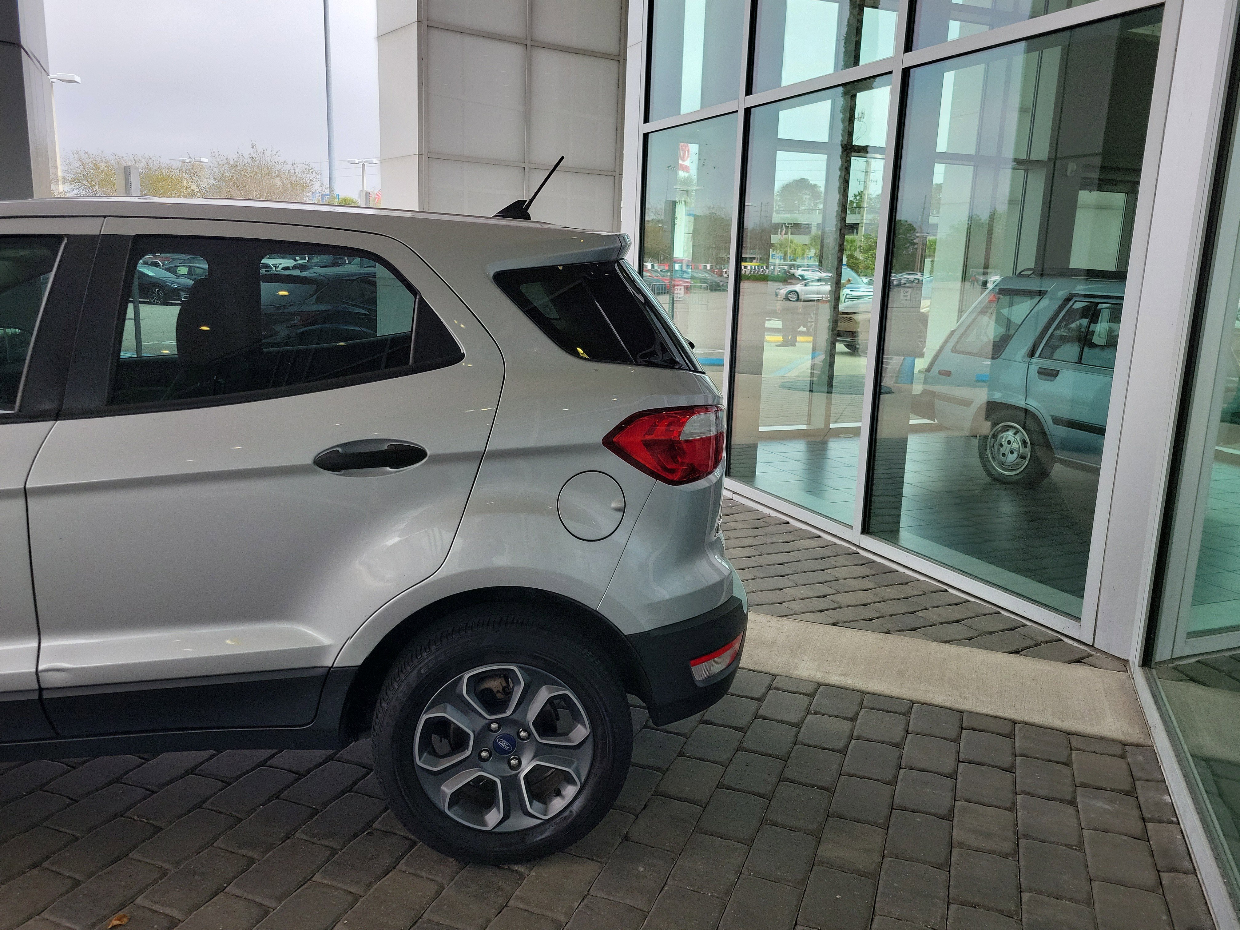 Used 2021 Ford EcoSport S image 4
