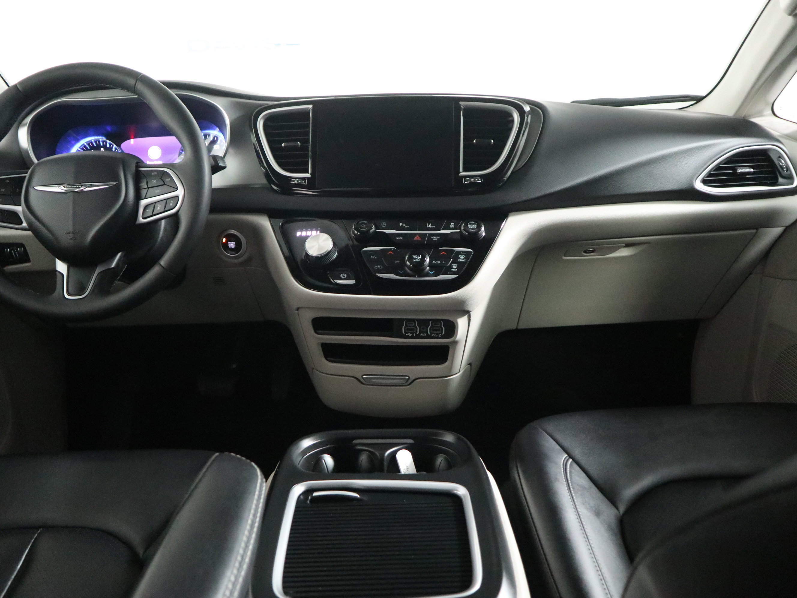 Used 2024 Chrysler Pacifica Touring-L FWD image 14