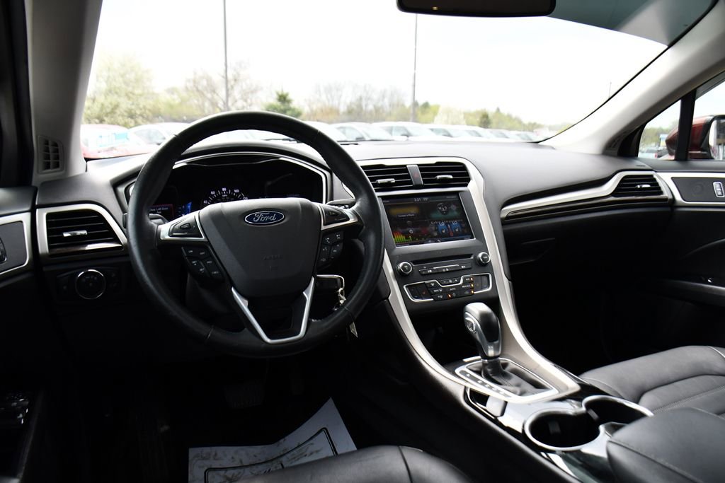 Used 2016 Ford Fusion SE w/ Equipment Group 202A FWD image 12