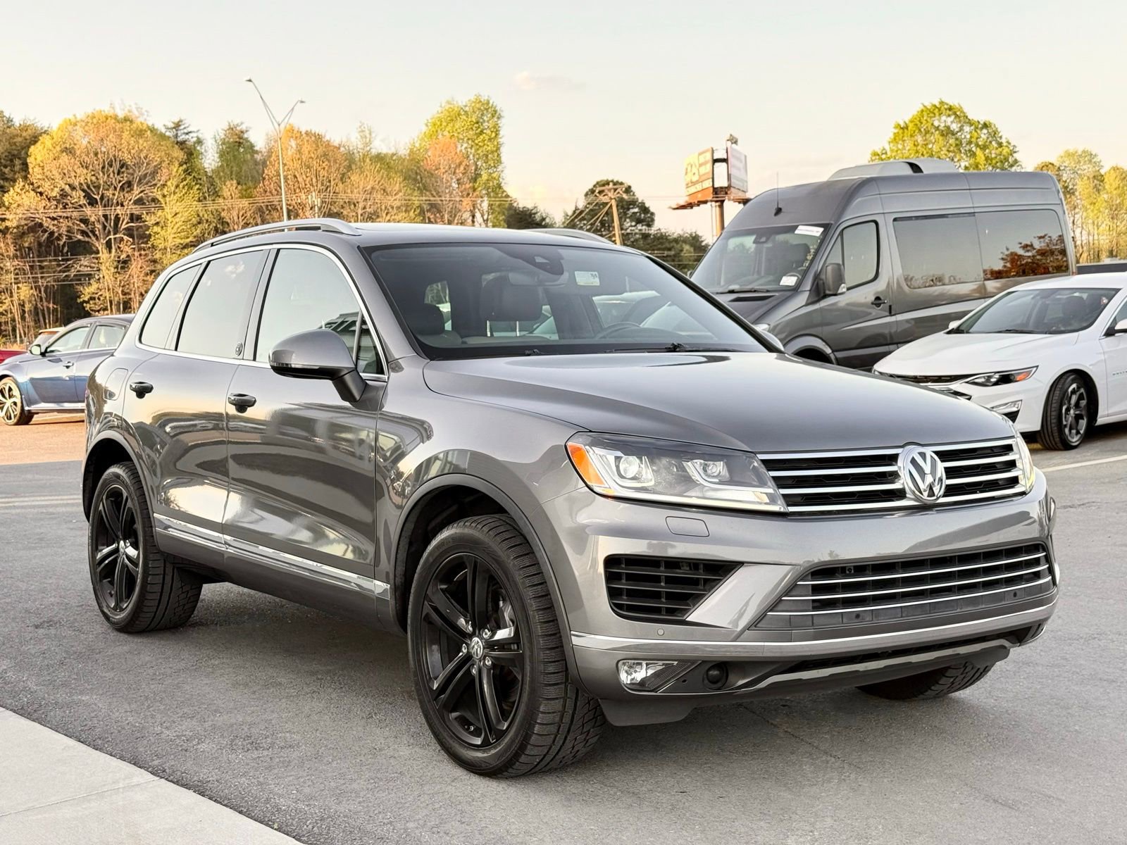 Used 2017 Volkswagen Touareg Wolfsburg Edition AWD/4WD image 7