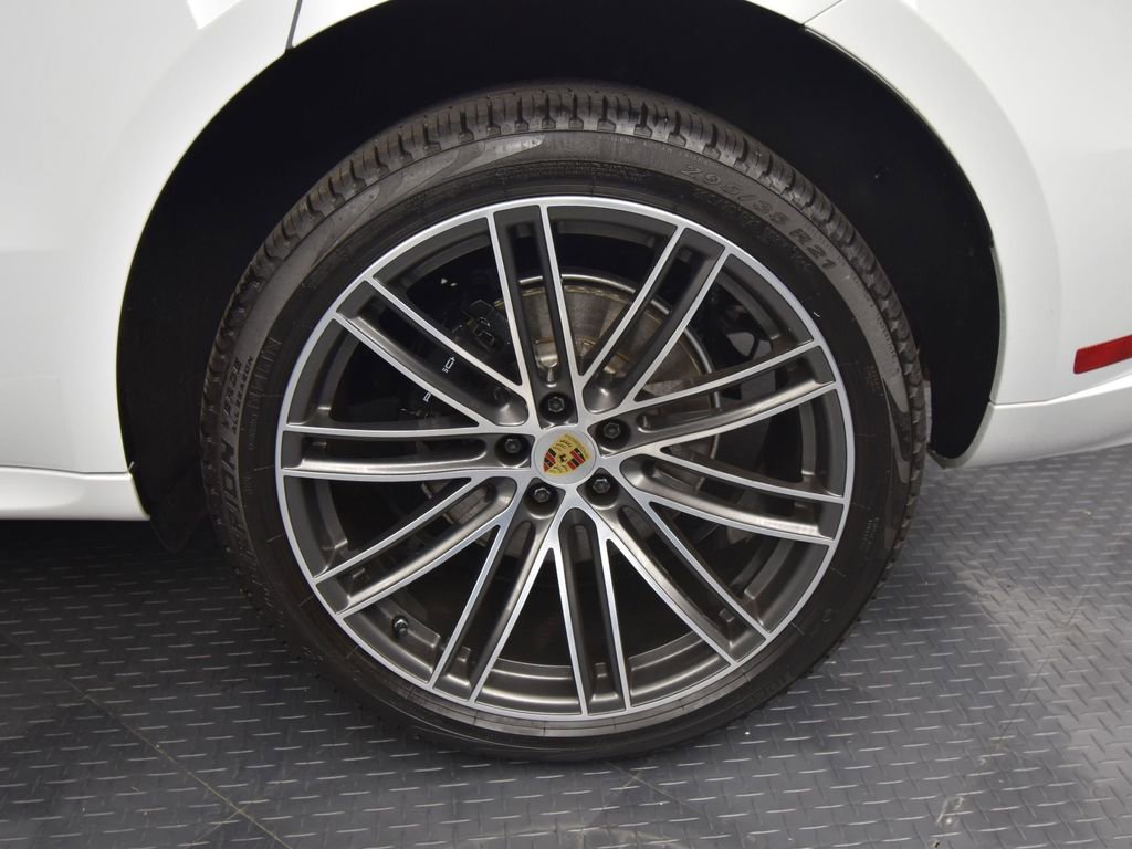 Used 2025 Porsche Macan image 14