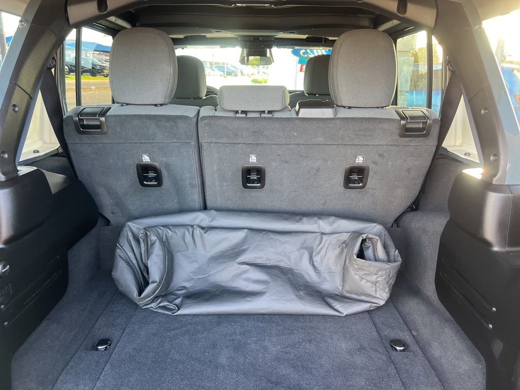 Used 2025 Jeep Wrangler Unlimited Sahara AWD/4WD image 43