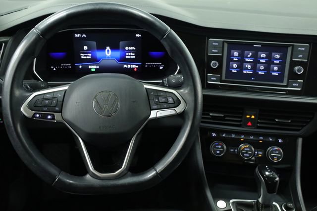 Certified 2022 Volkswagen Jetta SE image 12