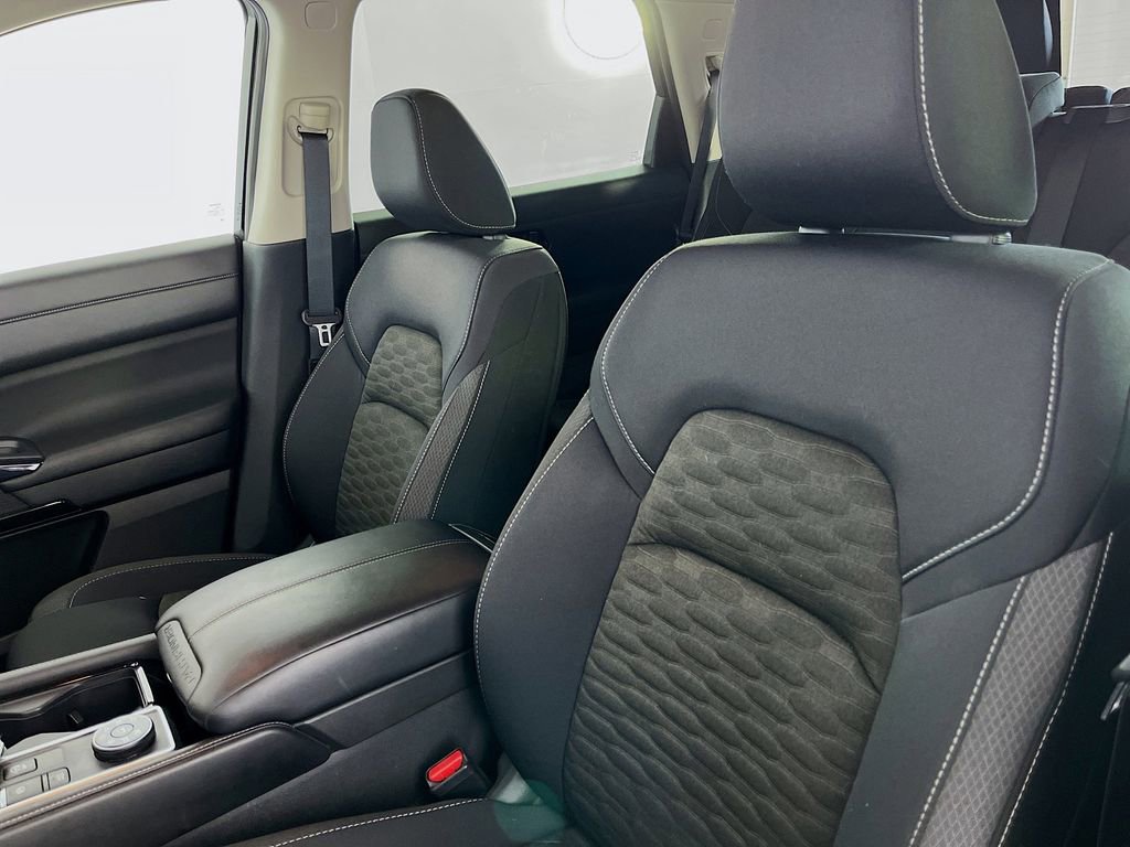 Used 2024 Nissan Pathfinder SV w/ Black Appearance Package image 28