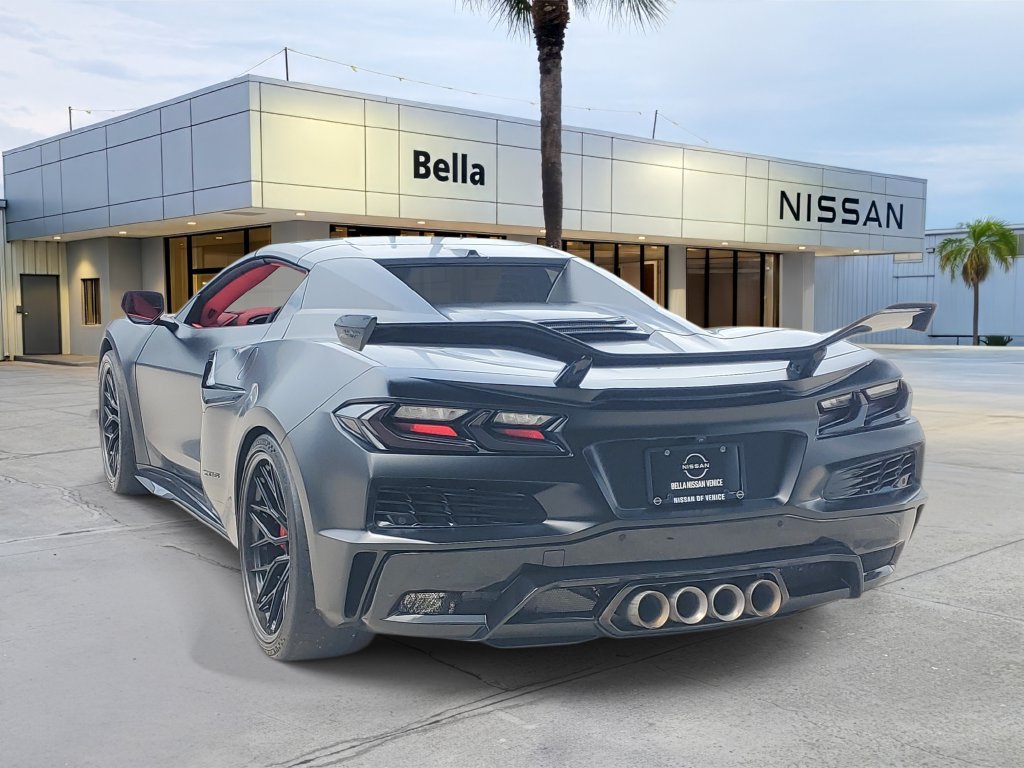 Used 2024 Chevrolet Corvette Z06 w/ Z07 Performance Package RWD image 5
