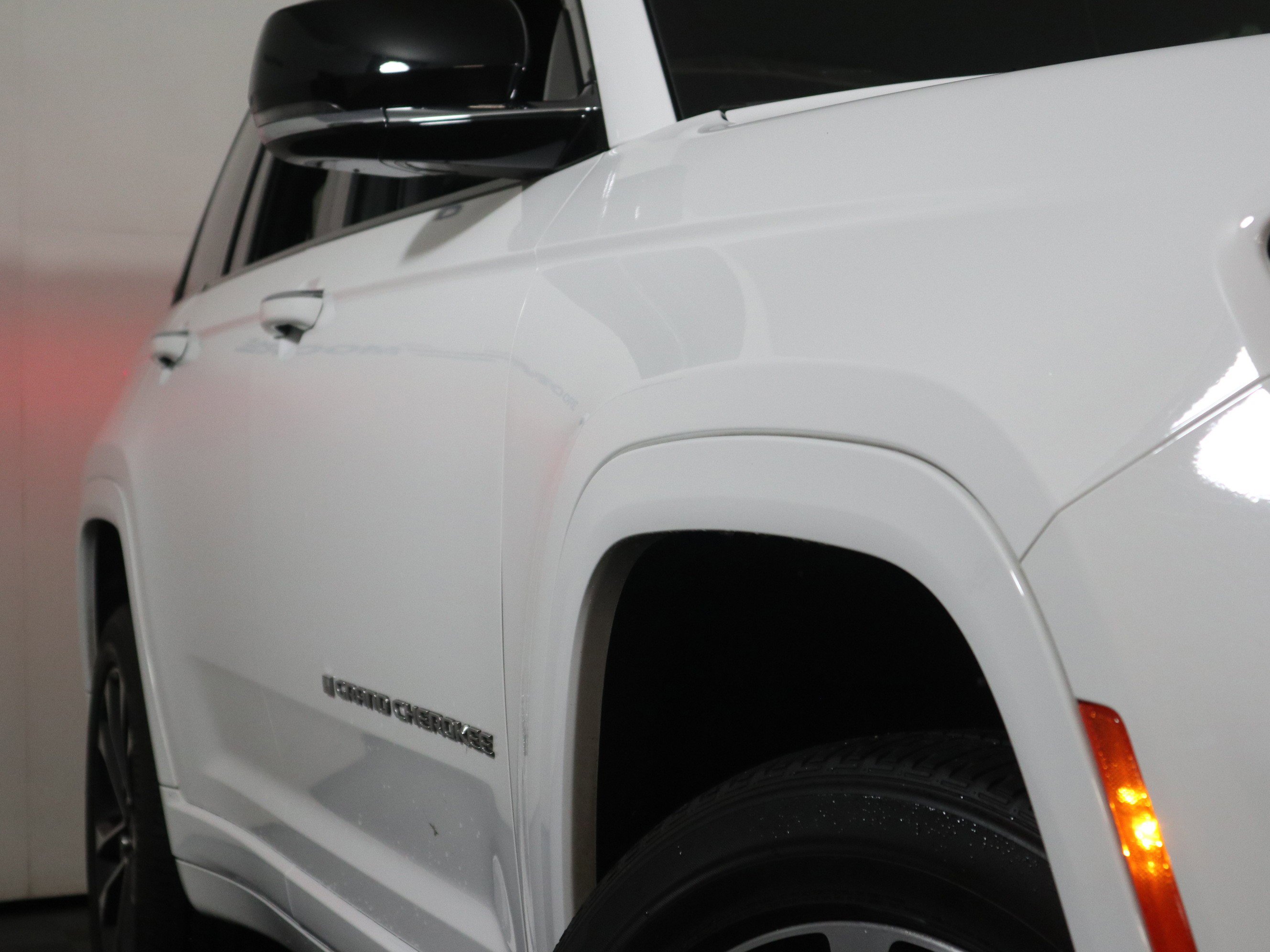 Certified 2022 Jeep Grand Cherokee Overland w/ Luxury Tech Group IV image 3