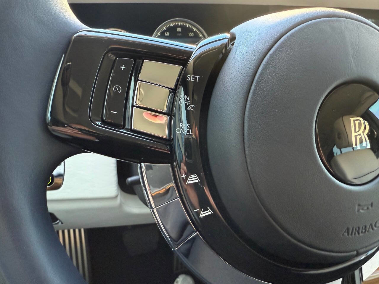 Used 2018 Rolls-Royce Phantom Sedan image 40