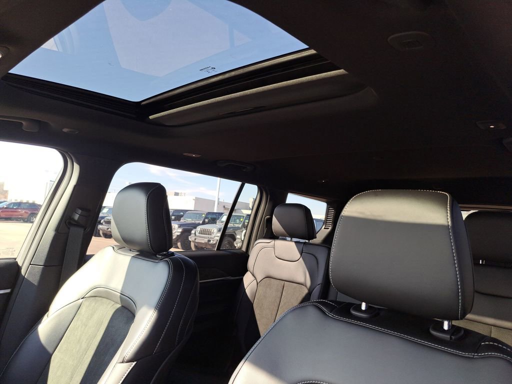 New 2026 Jeep Grand Cherokee L Laredo image 12