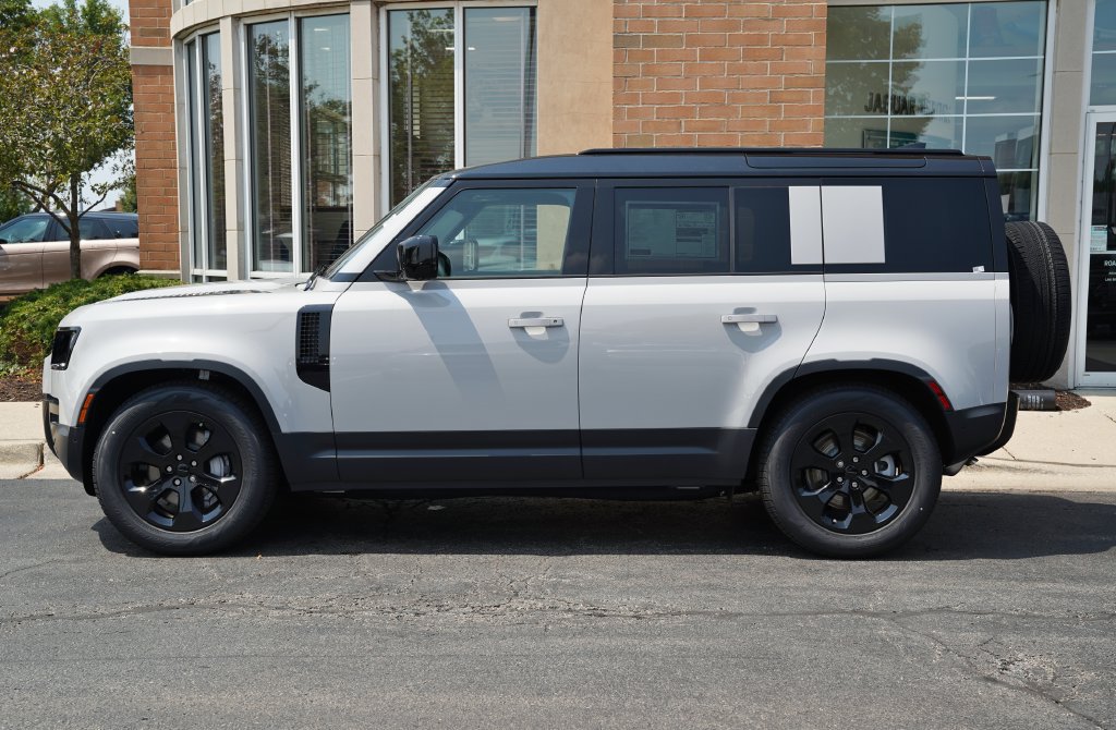 New 2026 Land Rover Defender 110 S AWD/4WD image 2