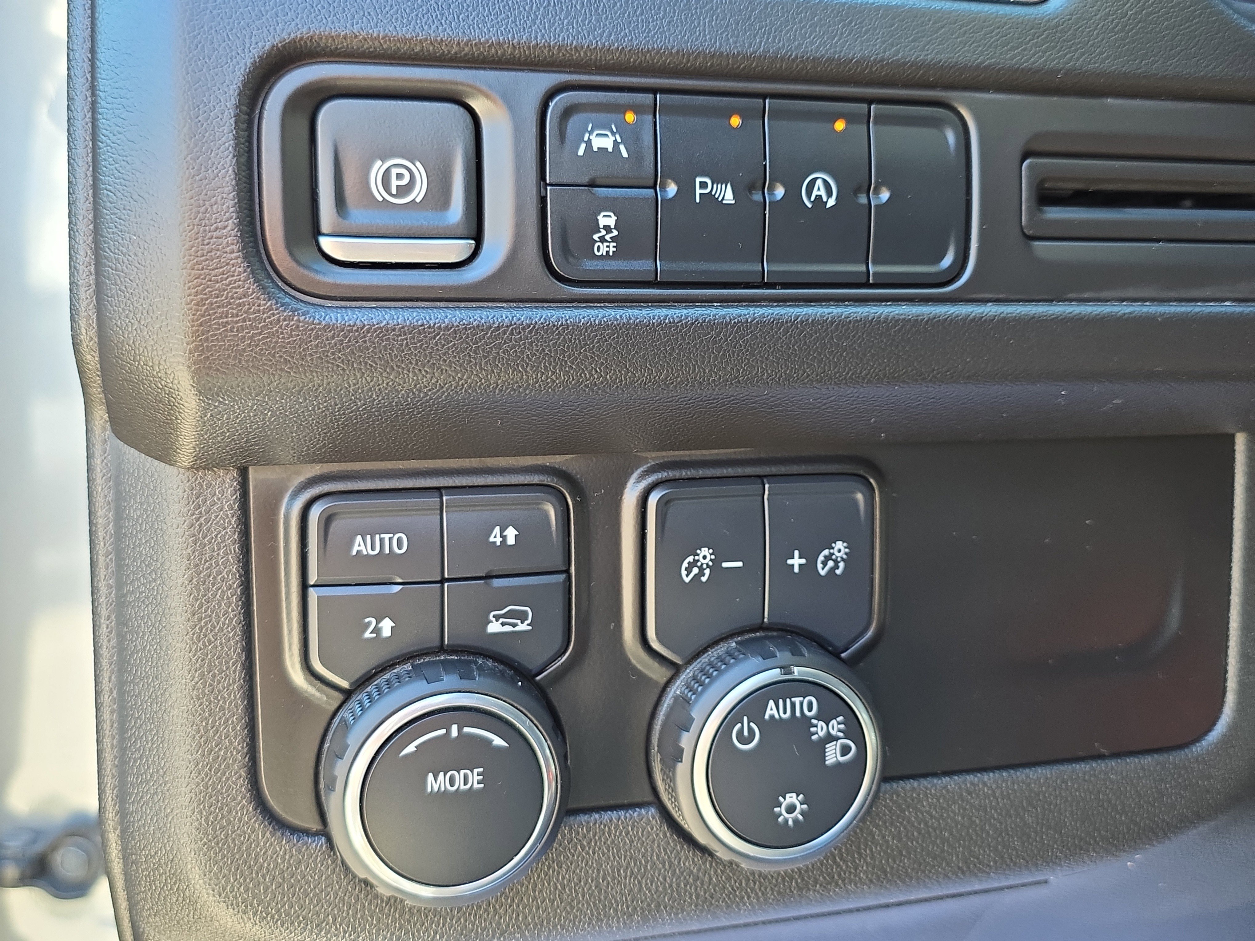 Used 2024 Chevrolet Tahoe LT AWD/4WD image 24