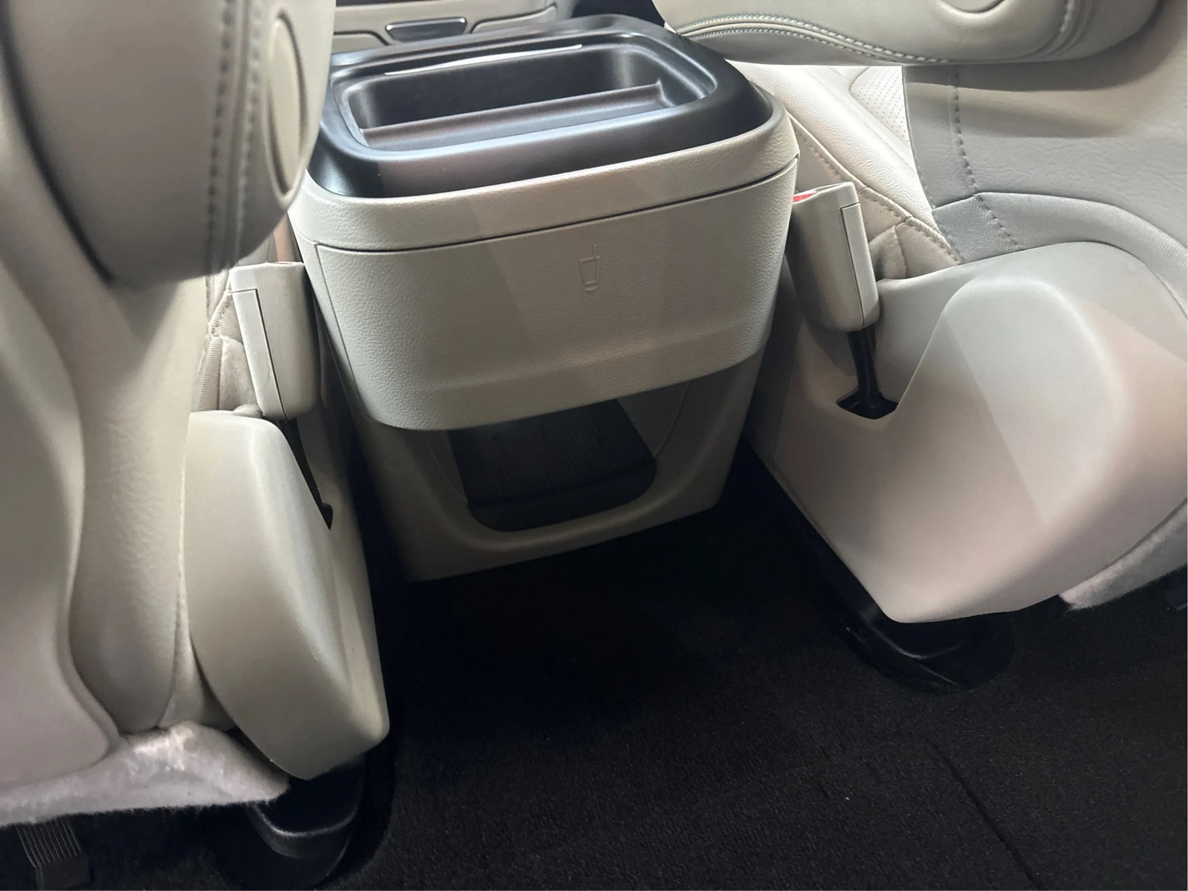 Used 2020 Chrysler Pacifica Touring-L FWD image 26
