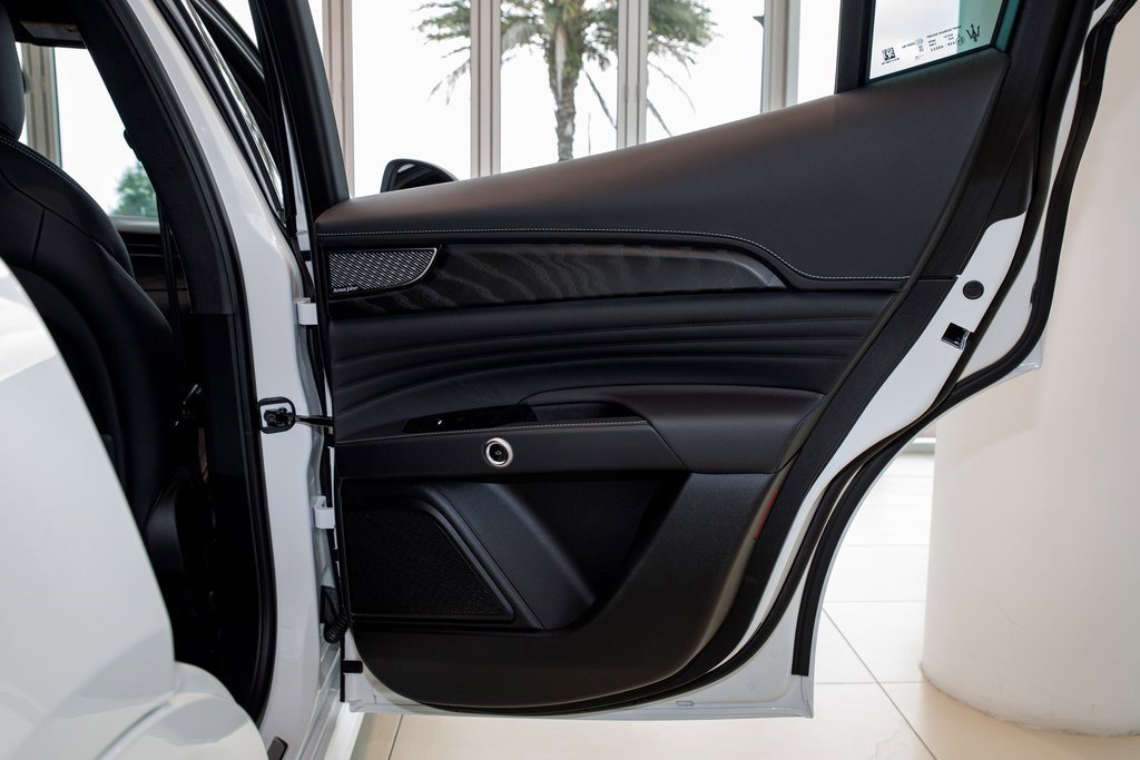 New 2025 Maserati Grecale GT image 24