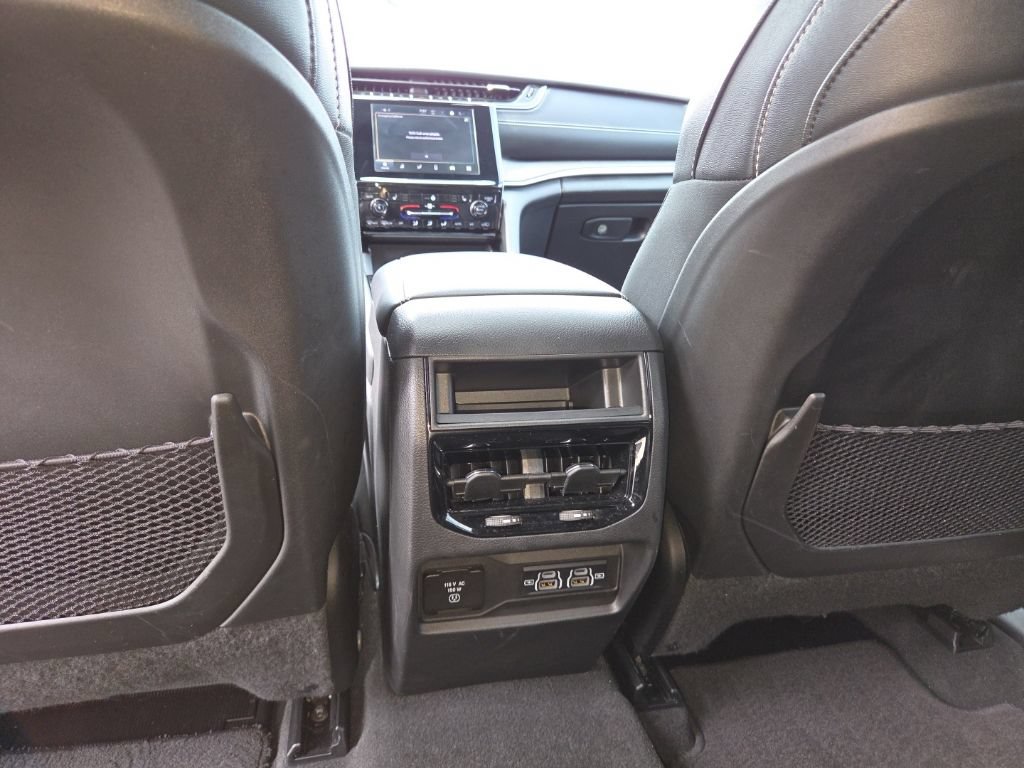 Used 2024 Jeep Grand Cherokee Altitude AWD/4WD image 21