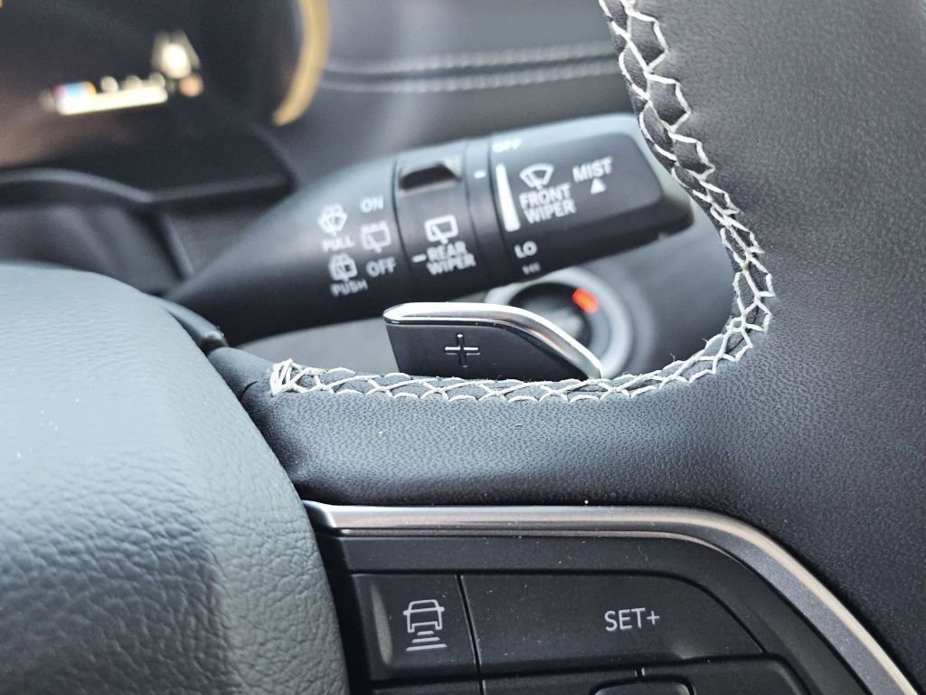 Used 2025 Jeep Grand Cherokee Limited w/ Luxury Tech Group II image 17