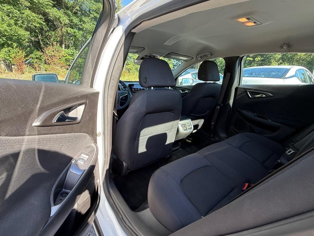Used 2025 Chevrolet Malibu LT FWD image 4