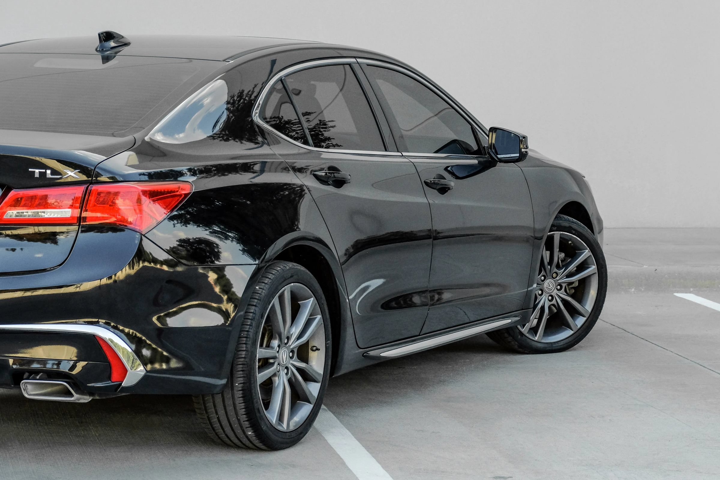 Used 2019 Acura TLX w/ Technology Package FWD image 14