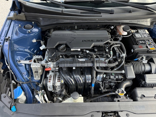 Used 2021 Hyundai Elantra SE image 9