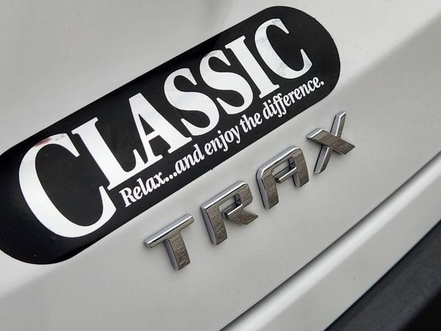 Used 2025 Chevrolet Trax LT FWD image 12