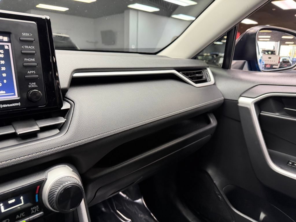 Used 2020 Toyota RAV4 LE FWD image 27