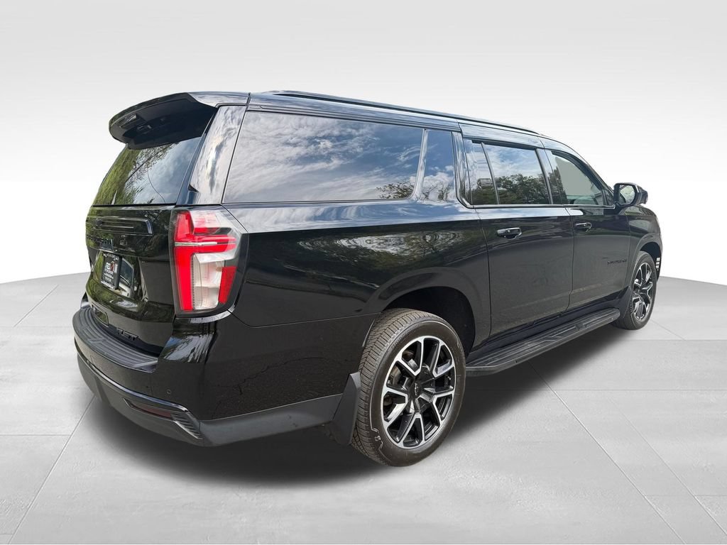 Used 2023 Chevrolet Suburban RST AWD/4WD image 9