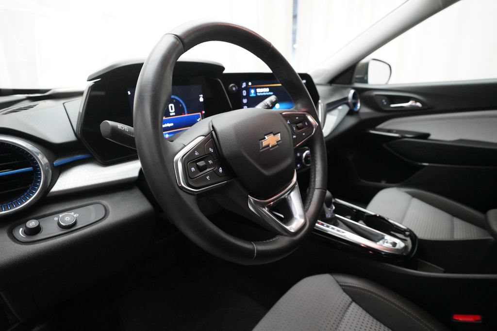 Used 2024 Chevrolet Trax LT w/ Driver Confidence Package FWD image 8
