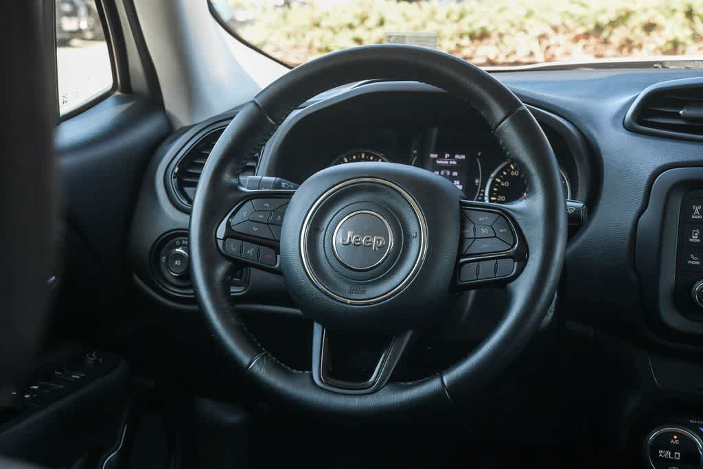 Used 2017 Jeep Renegade Altitude FWD image 12