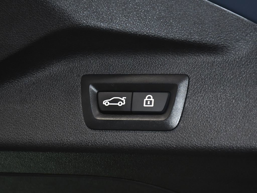 Used 2023 BMW X7 xDrive40i w/ Executive Package image 75