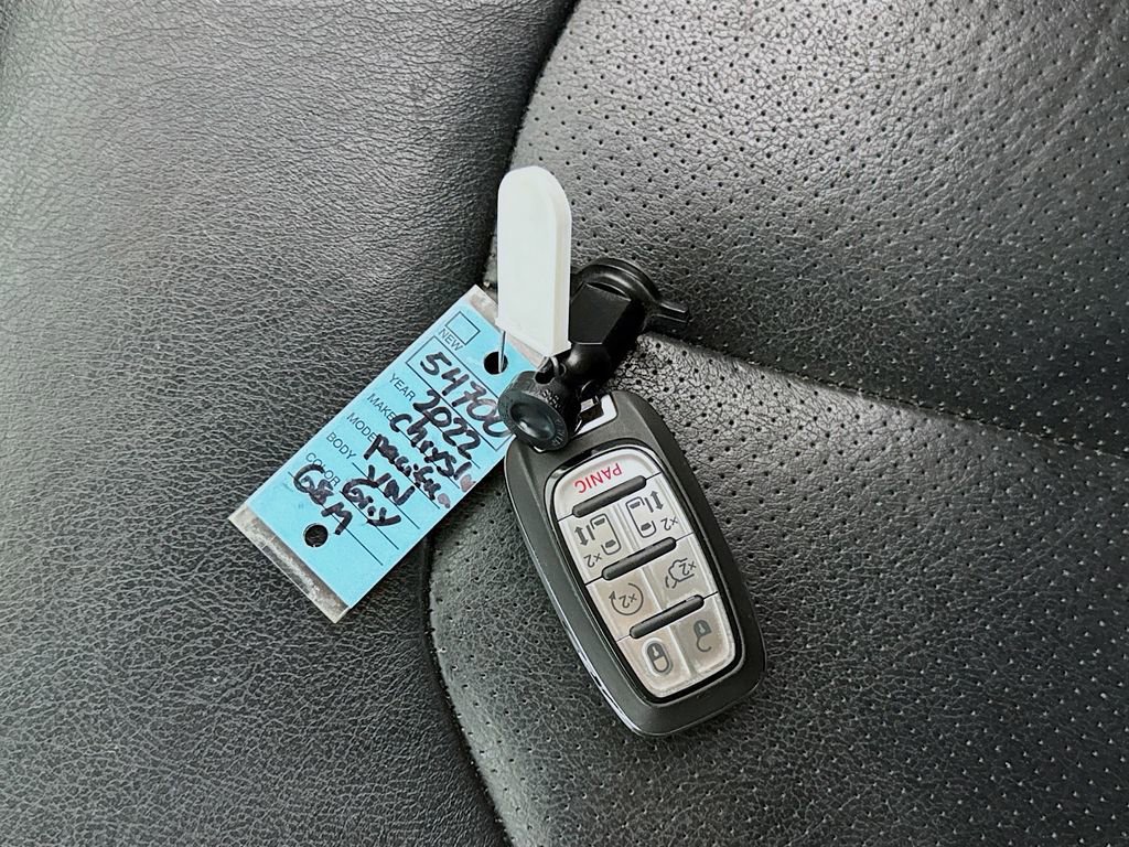 Used 2022 Chrysler Pacifica Touring-L FWD image 27