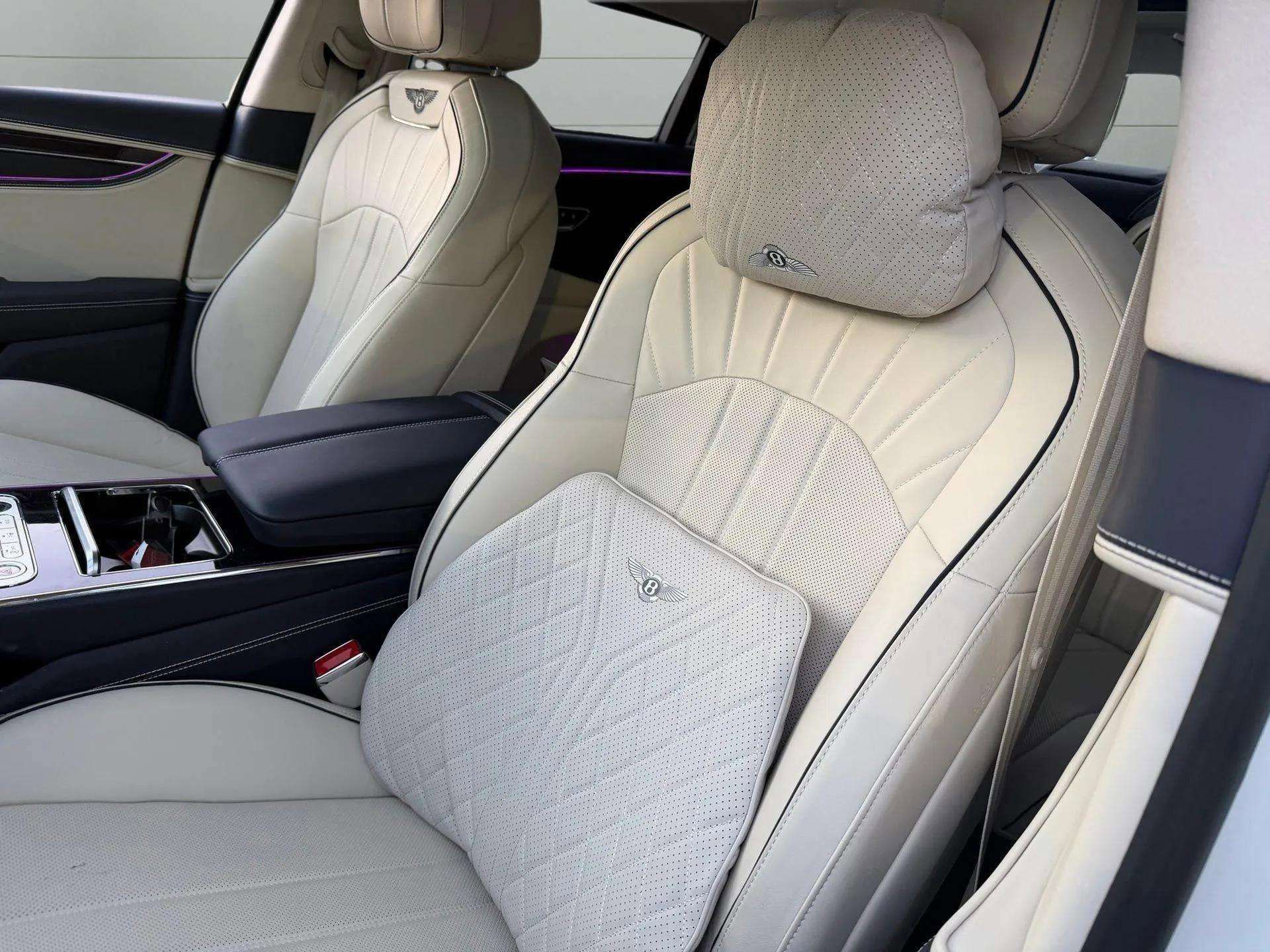 Used 2024 Bentley Flying Spur V8 image 28