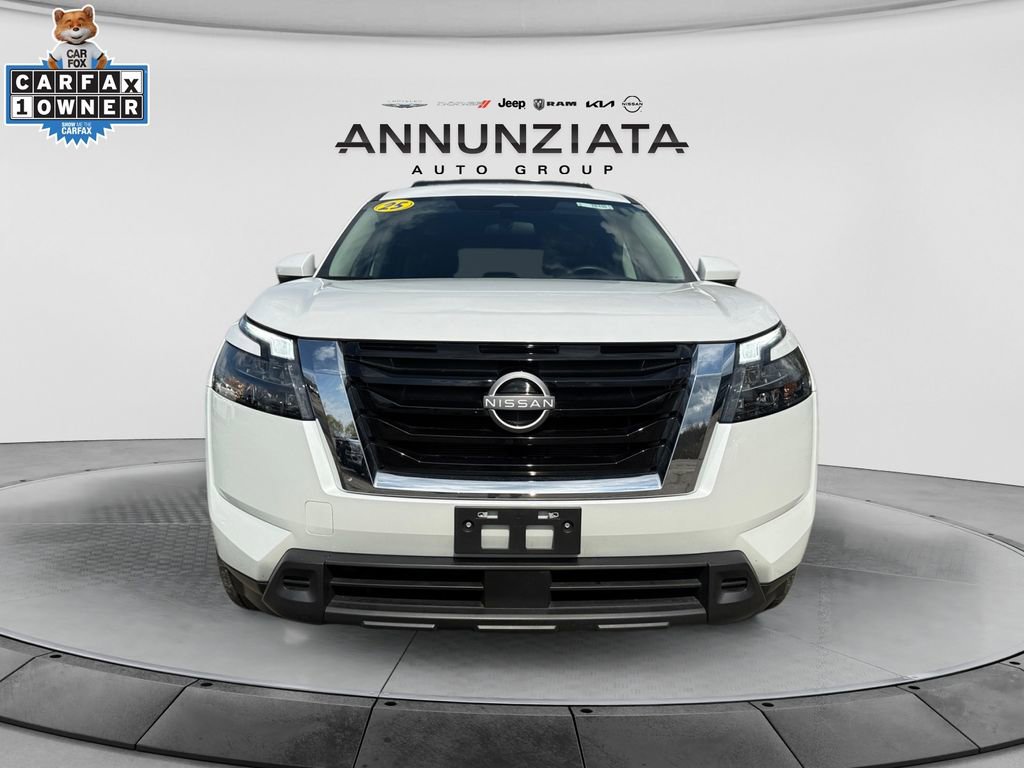 Certified 2025 Nissan Pathfinder SV image 8